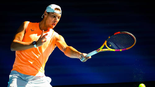 Rafael Nadal schlägt sich mit Rückenproblemen herum