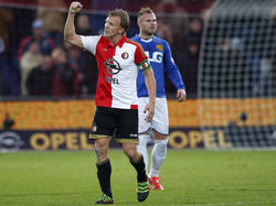 Dirk Kuyt is van grote waarde voor Feyenoord. Vlak voor het verstrijken van de eerste helft van het duel met Roda JC zorgt de aanvoerder ervoor dat zijn ploeg op een 1-0 voorsprong komt. (21-02-2016)