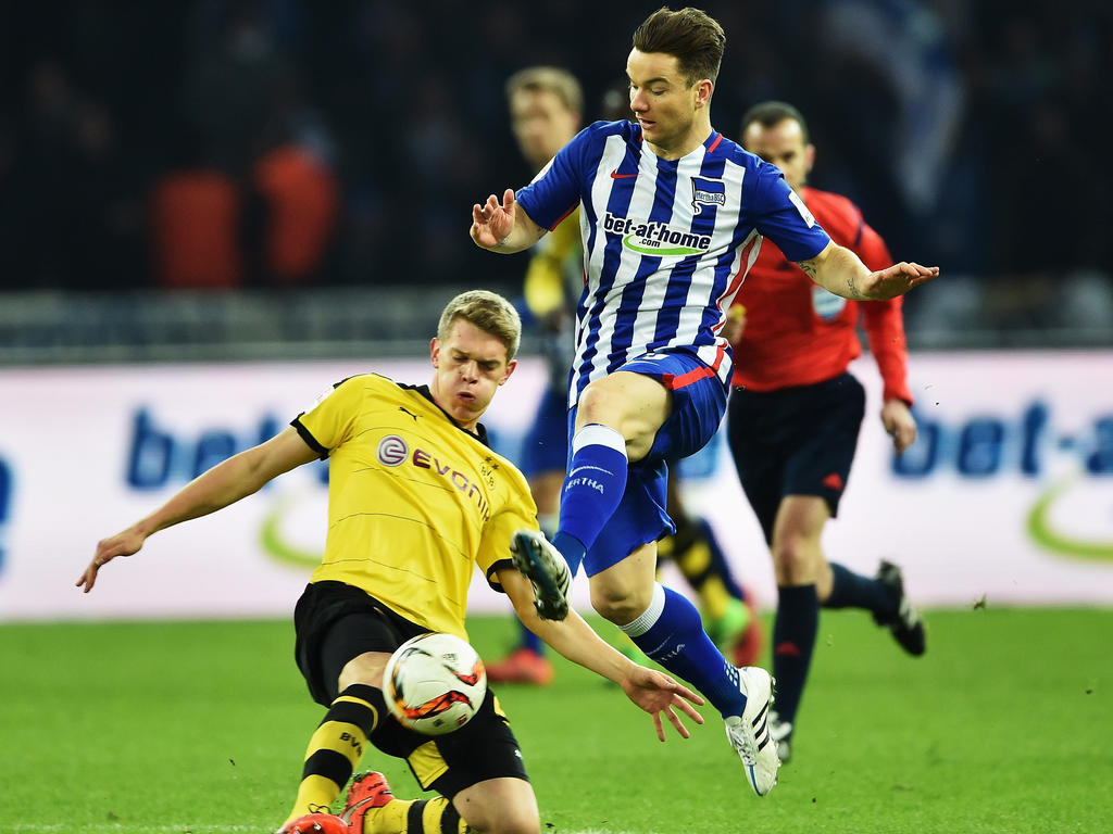 Alexander Baumjohann (r.) bleibt bei der Hertha Alexander Baumjohann (r.) bleibt bei der Hertha