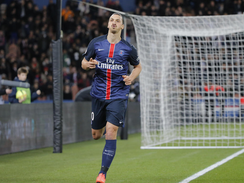 Zlatan Ibrahimović kan juichen tijdens het competitieduel Paris Saint-Germain Stade de Reims. (20-02-2016)