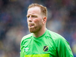 De bekritiseerde Jelle ten Rouwelaar krijgt het vertrouwen van Robert Maaskant en staat 'gewoon' onder de lat bij NAC Breda in het duel met Roda JC. (31-05-2015)