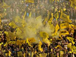 Algunos aficionados de Peñarol volvieron a mostrar su violencia. (Foto: Imago)