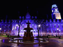 Auch die Leicester Town Hall erstrahlte zuletzt in Blau