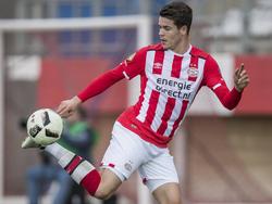 Marco van Ginkel voert bij zijn rentree in het shirt van PSV een technisch hoogstandje uit. (08-01-2017)