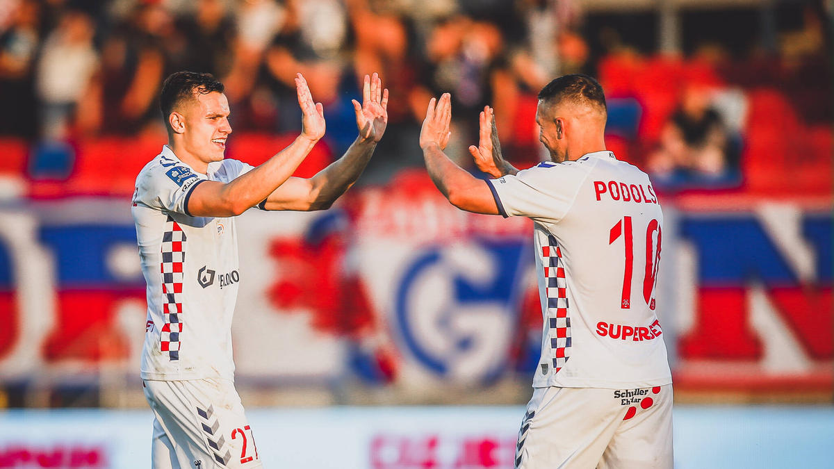Podolski (r.) spielt für Gornik Zabrze