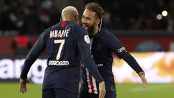 Neymar (r.) spielt in Paris gemeinsam mit Kylian Mbappé