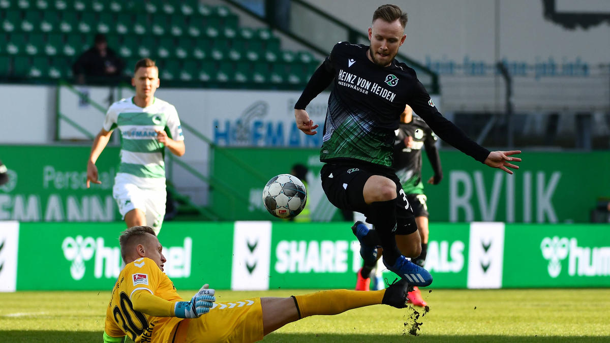 Cedric Teuchert (r.) erzielte das zweite Tor für Hannover 96 Cedric Teuchert (r.) erzielte das zweite Tor für Hannover 96