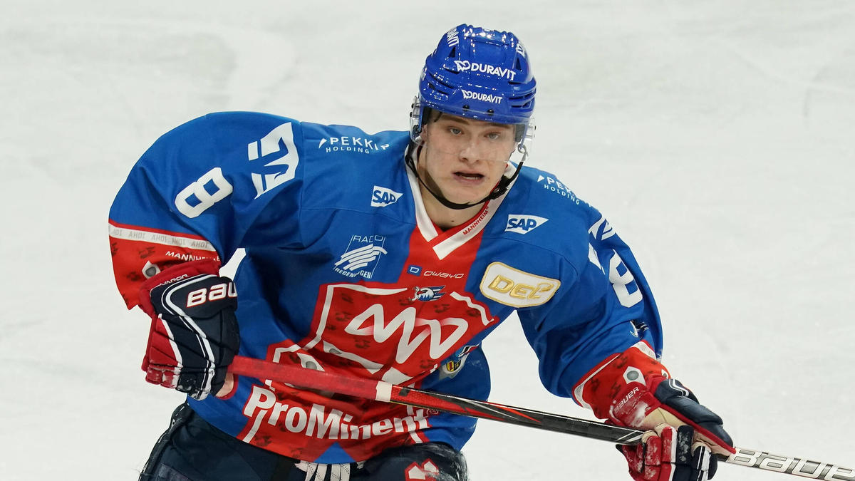 Tim Stützle gilt als eines der größten Eishockey-Talente der Welt Tim Stützle gilt als eines der größten Eishockey-Talente der Welt