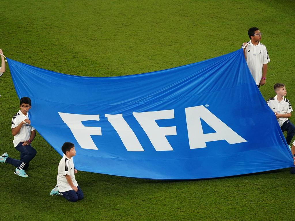 FIFA-Schriftzug auf einer Fahne: Der Fußball-Weltverband hat eine Arbeitsgruppe für Spielervermittler gegründet