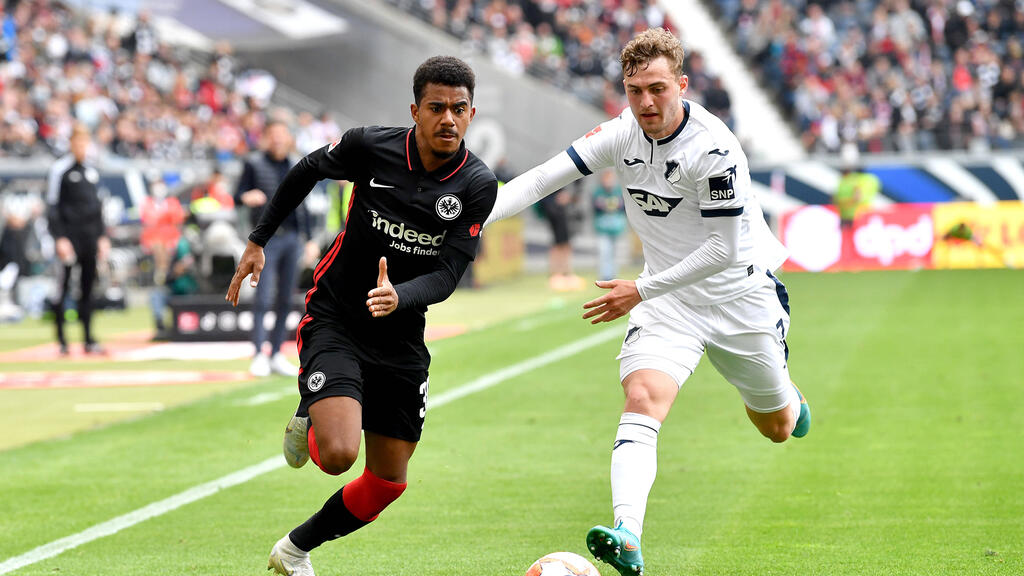 Jacob Bruun Larsen (r.) könnte im Winter beim VfB Stuttgart landen Jacob Bruun Larsen (r.) könnte im Winter beim VfB Stuttgart landen