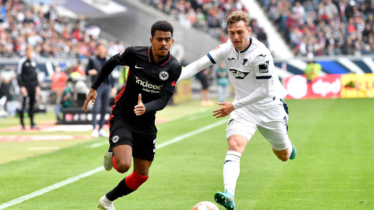 Jacob Bruun Larsen (r.) könnte im Winter beim VfB Stuttgart landen