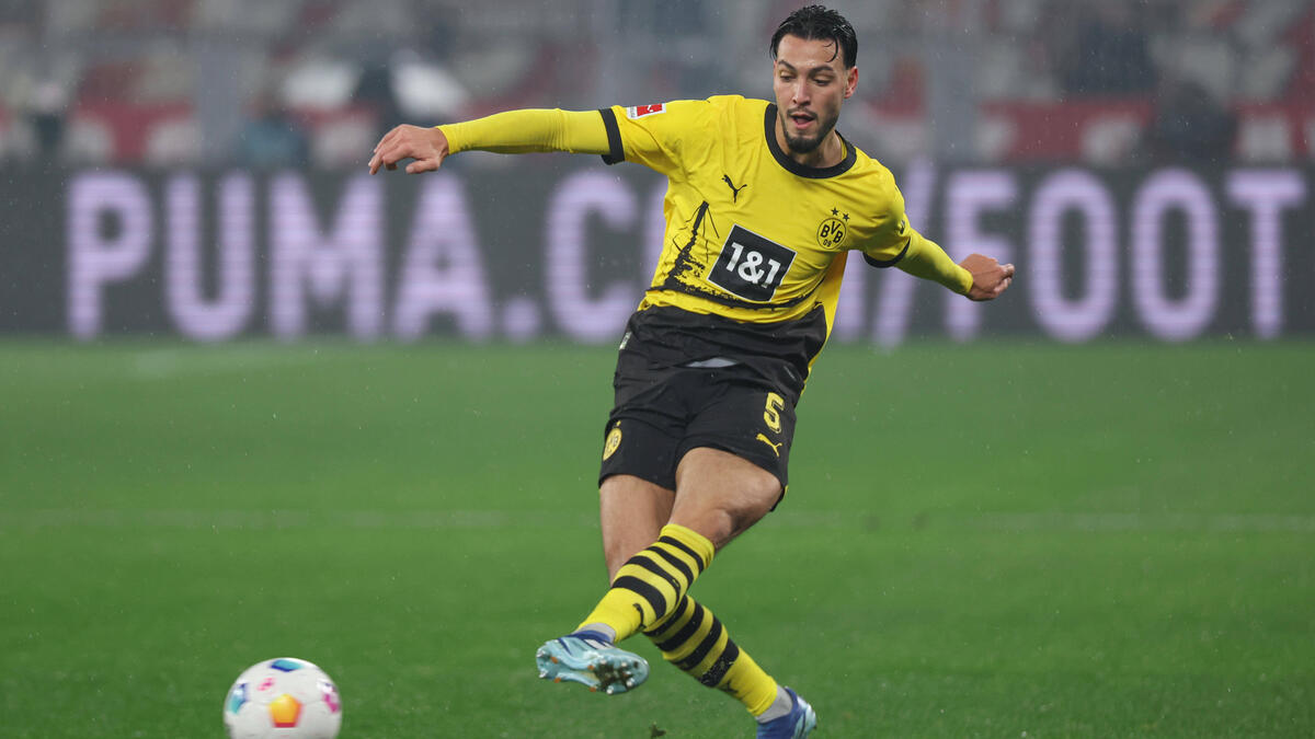 Ramy Bensebaini chuyển đến BVB vào mùa hè năm 2023