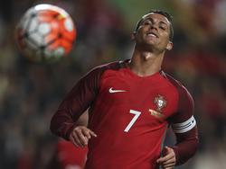 De sterspeler van Portugal baalt van een gemiste kans in het oefenduel met Bulgarije. (25-03-2016)