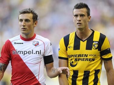 Julian Jenner (r.) voetbalt in het seizoen 2011/2012 voor Vitesse. Hier staat hij met Alexander Gerndt tijdens de wedstrijd Vitesse - FC Utrecht. (20-08-2011)