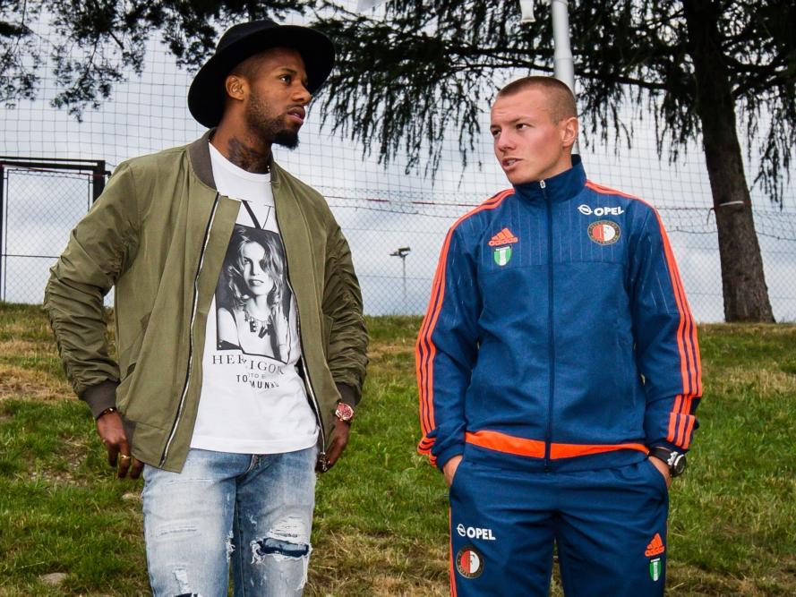 Jeremain Lens (l.) is in gesprek met Jordy Clasie tijdens het trainingskamp van Feyenoord in Oostenrijk. (08-07-2015)