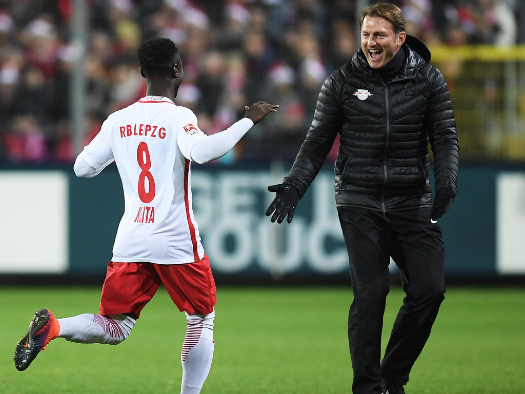 Ralph Hasenhüttl (r.) freut sich auf das Comeback von Naby Keita