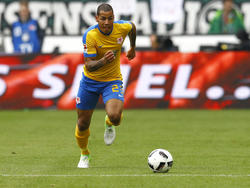 Hernández (l.) unterschreibt bis 2020 bei Braunschweig