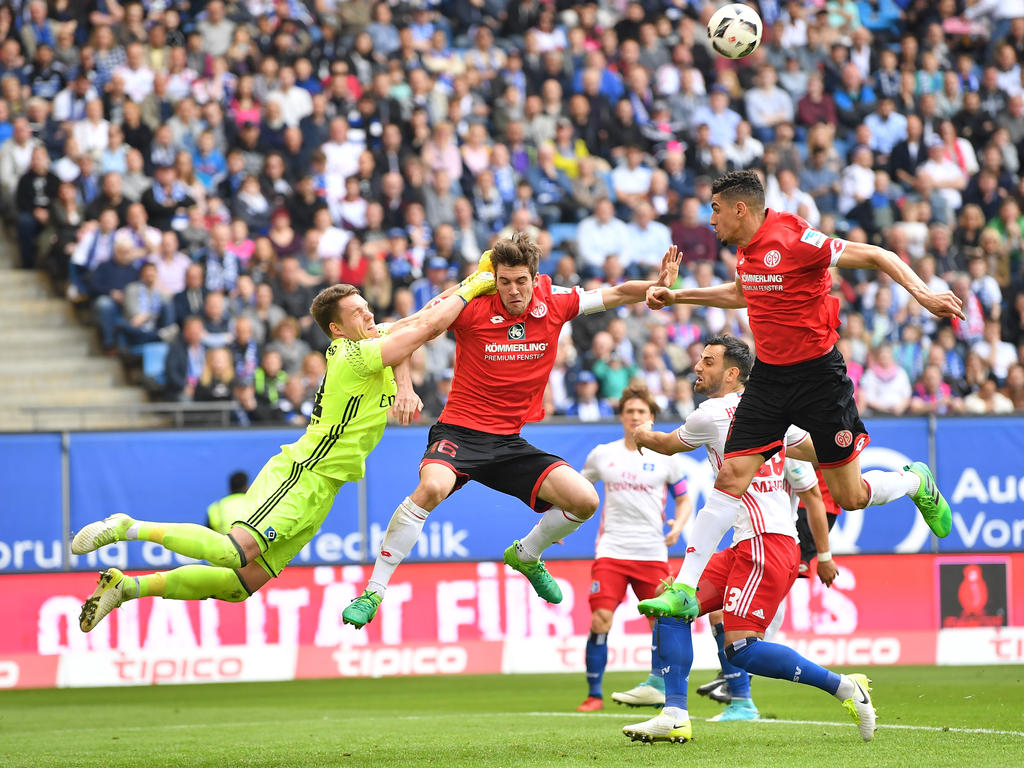 Bundesliga News Hamburg Mainz Draw In Relegation Scrap