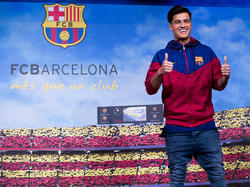Coutinho posa como nuevo jugador del FC Barcelona. (Foto: Getty)