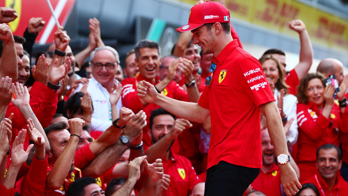 Die Stimmung auf dem Podium in Monza wird Charles Leclerc nie vergessen Die Stimmung auf dem Podium in Monza wird Charles Leclerc nie vergessen