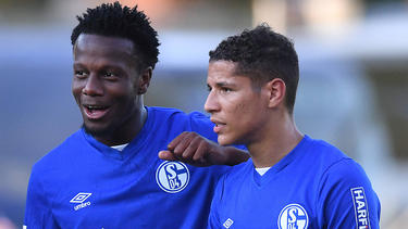 Hamza Mendyl (l.) verlässt den FC Schalke 04
