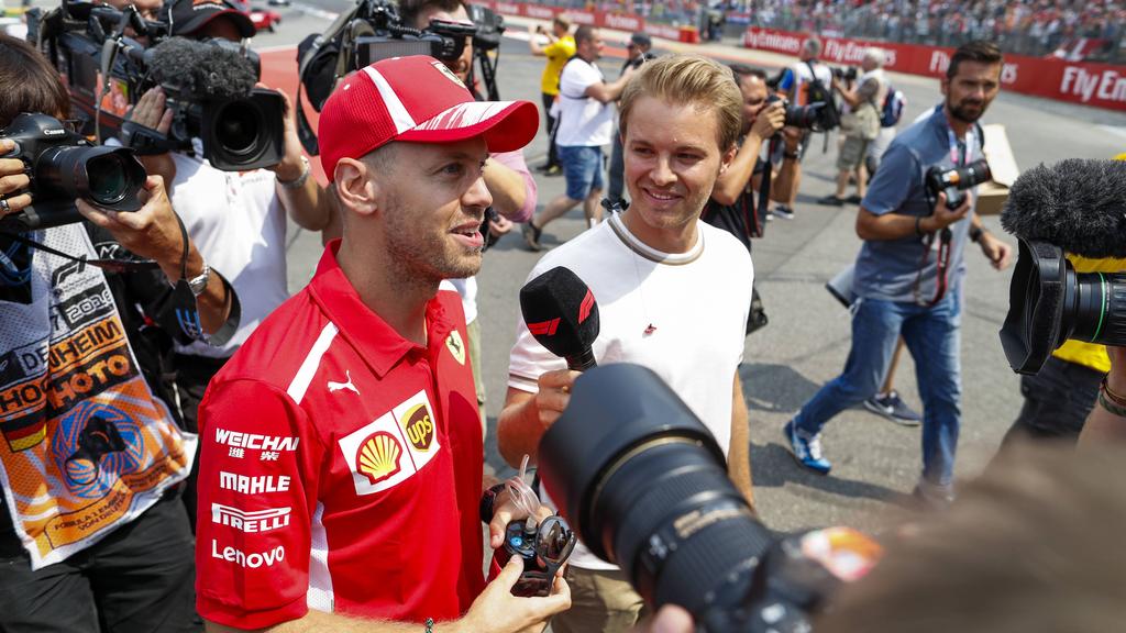 Nico Rosberg (r.) traut Sebastian Vettel eine Karriere bei Mercedes zu Nico Rosberg (r.) traut Sebastian Vettel eine Karriere bei Mercedes zu