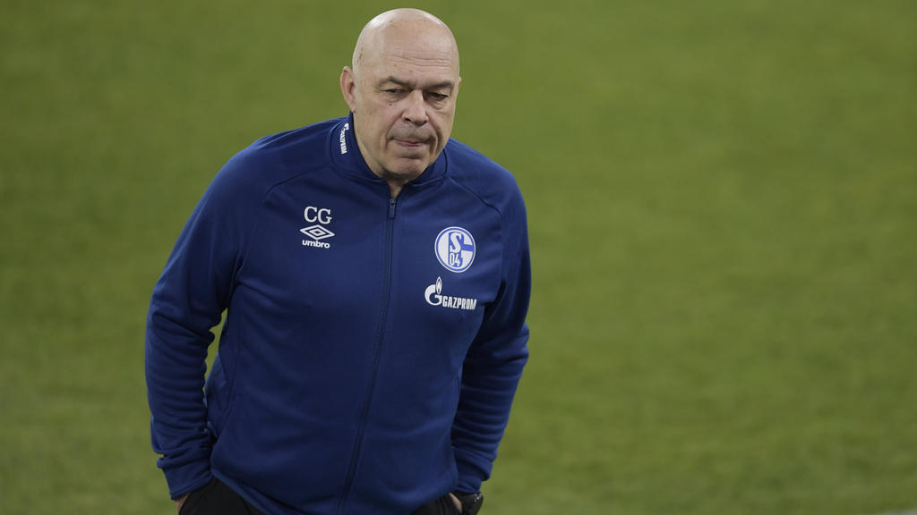 Christian Gross steht beim FC Schalke 04 unter Druck
