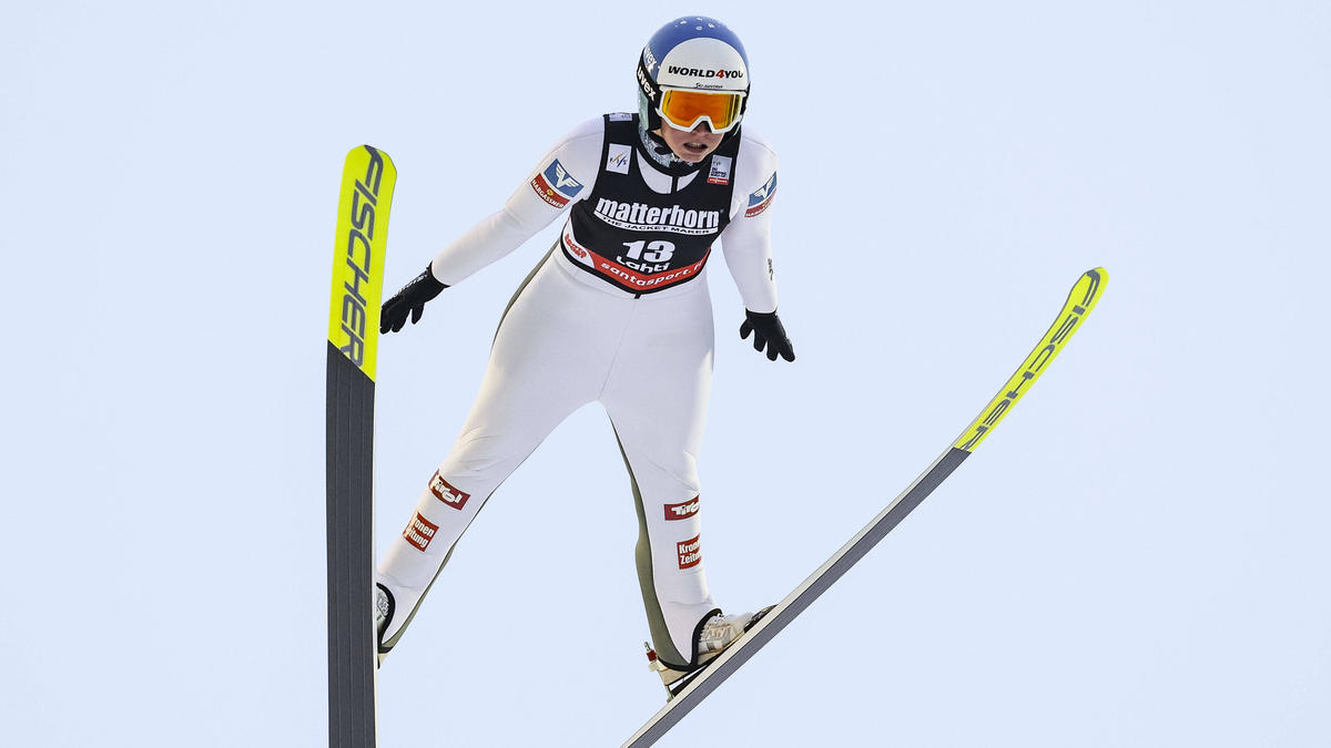 Jacqueline Seifriedsberger gewinnt im Skispringen