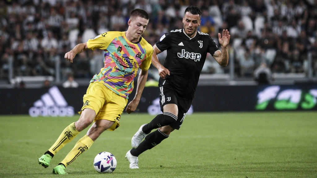 Emil Holm (l.) gilt als mögliches Transferziel des BVB Emil Holm (l.) gilt als mögliches Transferziel des BVB