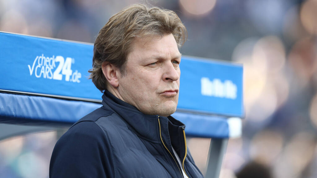 Mit der Arbeit von Youri Mulder ist man beim FC Schalke 04 sehr zufrieden Mit der Arbeit von Youri Mulder ist man beim FC Schalke 04 sehr zufrieden