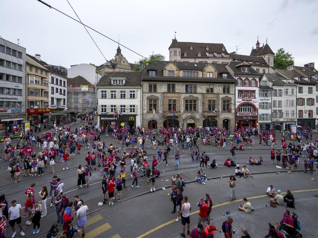 Keine Feier am Barfüsserplatz in Basel: Die Fans kamen vergeblich Keine Feier am Barfüsserplatz in Basel: Die Fans kamen vergeblich
