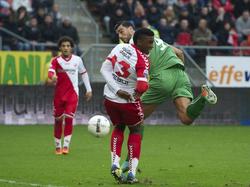 Eén van de fenomenale acties van Pellè. Deze hakbal betekende de 1-2 in de uitwedstrijd tegen FC Utrecht.