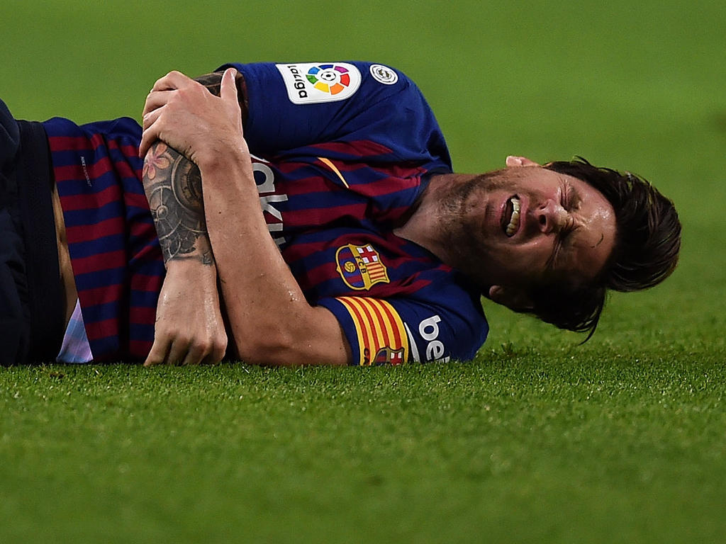 Messi se lesionó en el codo ante el Sevilla. (Foto: Getty)