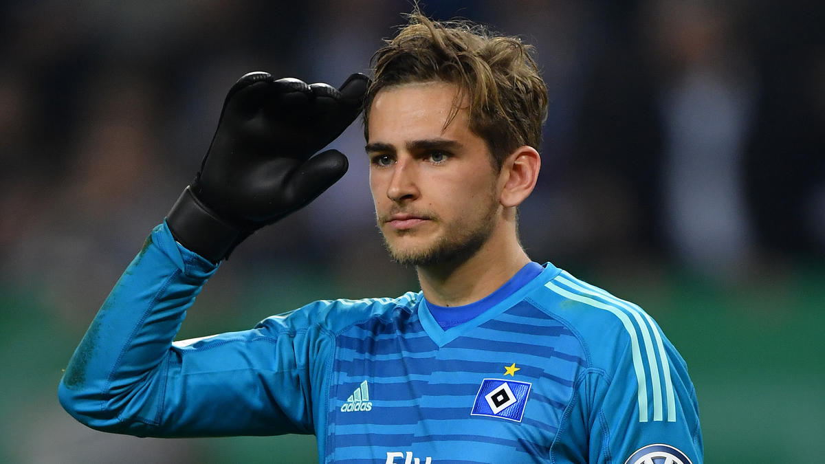 Julian Pollersbeck ist noch bis 2021 an den HSV gebunden Julian Pollersbeck ist noch bis 2021 an den HSV gebunden