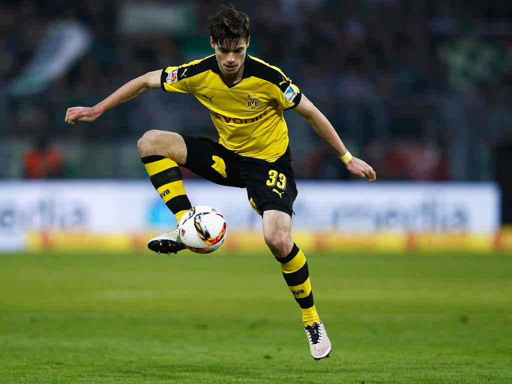 Soll noch lange Zeit für Schwarz-Gelb kicken: Julian Weigl Soll noch lange Zeit für Schwarz-Gelb kicken: Julian Weigl