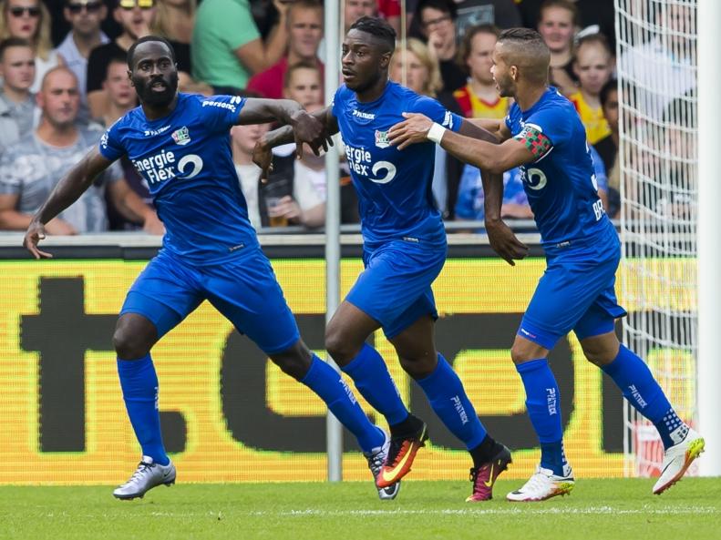 Door een doelpunt van Kévin Mayi (m.) opent NEC de score in het uitduel met Go Ahead Eagles. (14-08-2016)