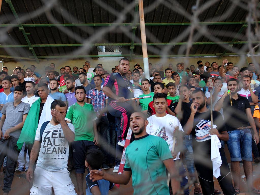 Fans beim Besuch eines Spiels in Gaza Stadt