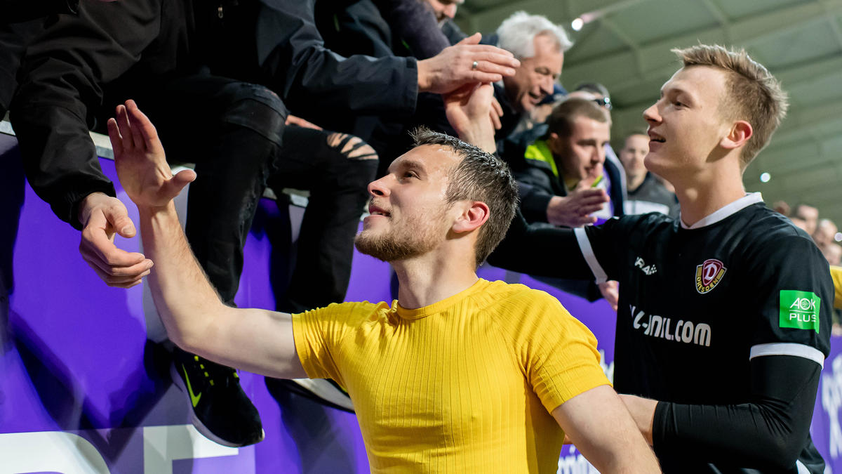 Justin Löwe ist im Sachsen-Derby zwischen Erzgebirge Aue und Dynamo Dresden zum Herd geworden