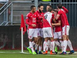 V.l.n.r: Richairo Živković, Nacer Barazite, Willem Janssen en Andreas Ludwig. De spelers van FC Utrecht vieren de 1-0 tegen sc Heerenveen. (05-02-2017)