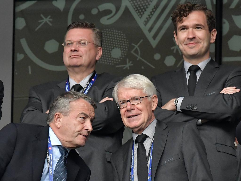 Reinhard Grindel (oben links) teilt gegen Wolfgang Niersbach (unten links) aus