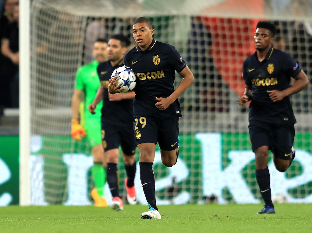 Monaco schied trotz des Treffers von Kylian Mbappé (m.) aus