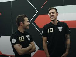 Max Kruse (re.) engagiert sich im Rennsport (Bildquelle: Twitter @werderbremen)