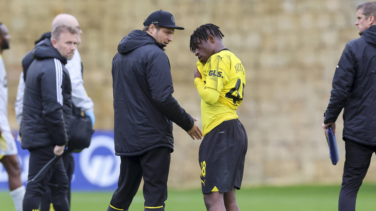 Samuel Bamba (r.) rời BVB