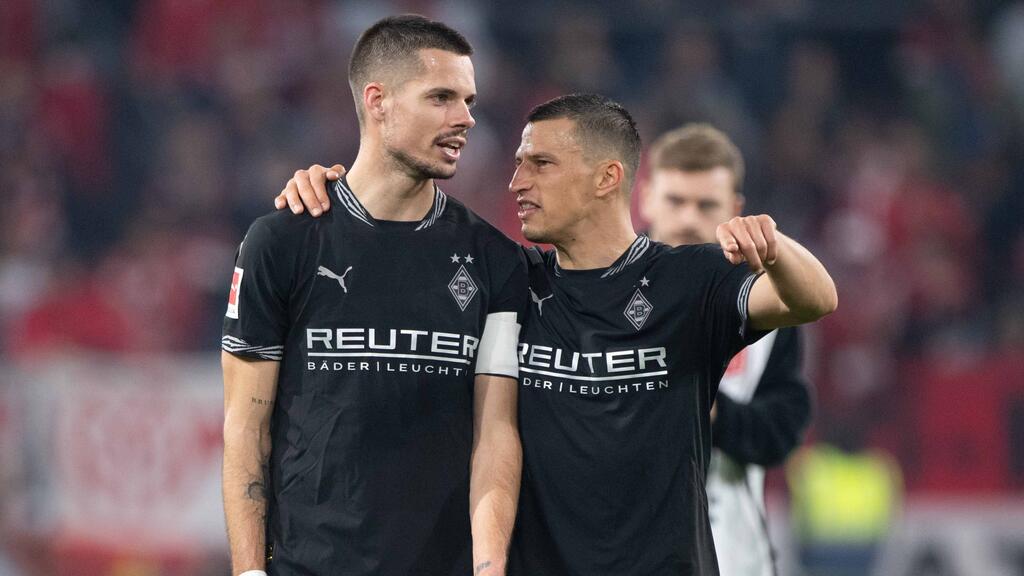 Stefan Lainer (r.) könnte Gladbach in diesem Sommer verlassen