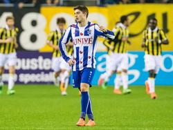 Arber Zeneli baalt van de vroege achterstand tegen Vitesse. De aanvaller van sc Heerenveen heeft zichzelf nog niet laten zien in Arnhem. (13-02-2016)