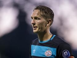 PSV-spits Luuk de Jong heeft een moment om na te denken tijdens het oefenduel met Sporting CP. (18-07-2016)