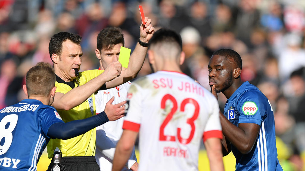 Der HSV kassierte gegen Jahn Regensburg zwei Gelbe Karten