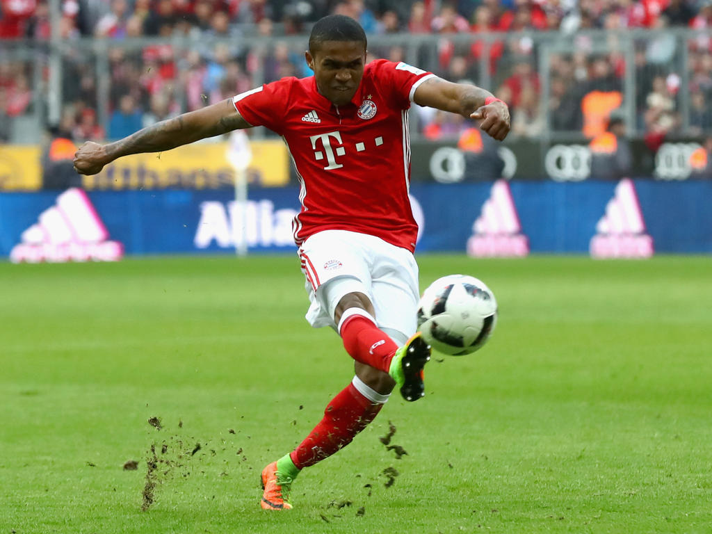 Der FC Bayern hofft auf eine schnelle Rückkehr von Douglas Costa