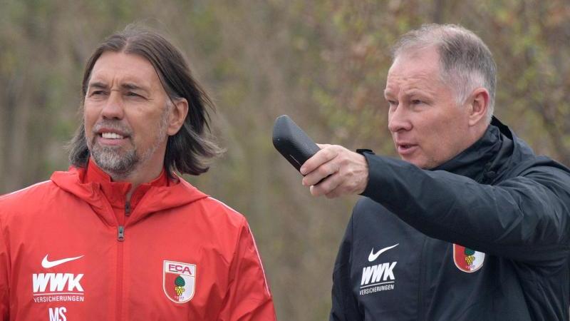 Bekommt von Stefan Reuter (r.) Rückendeckung: Martin Schmidt vom FC Augsburg Bekommt von Stefan Reuter (r.) Rückendeckung: Martin Schmidt vom FC Augsburg