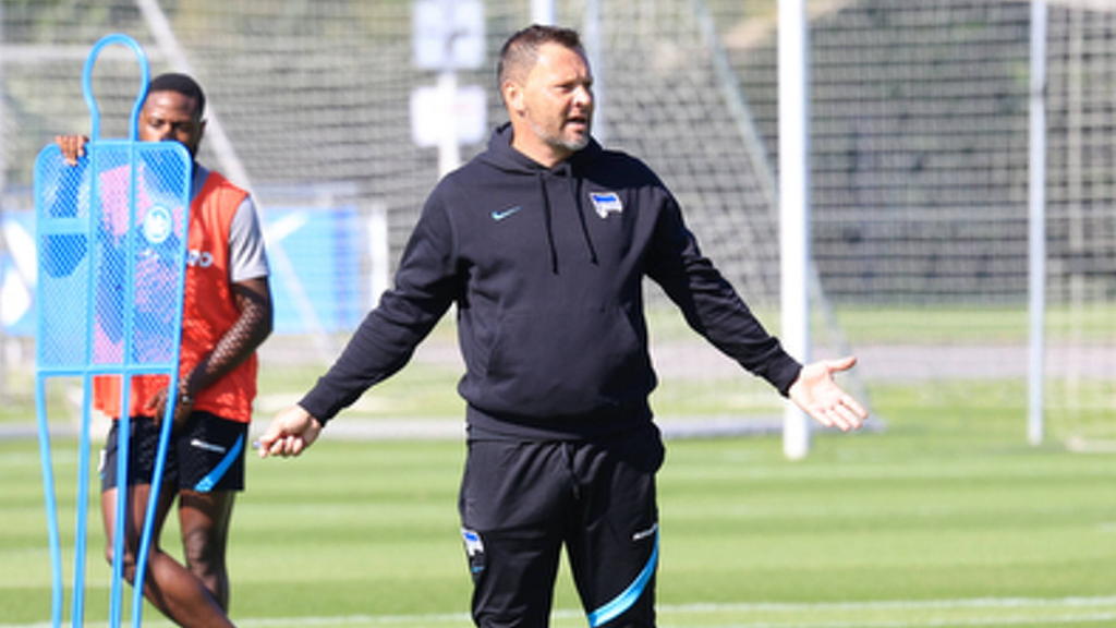 Steckt mit Hertha BSC in der Krise: Pál Dárdai Steckt mit Hertha BSC in der Krise: Pál Dárdai